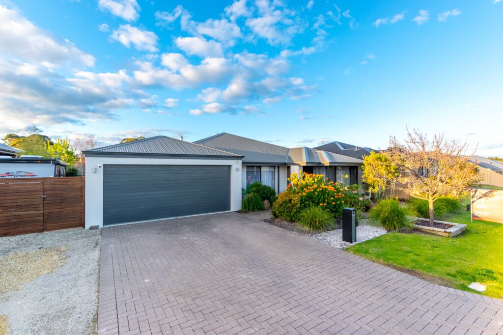 Seller (Yakamia) property